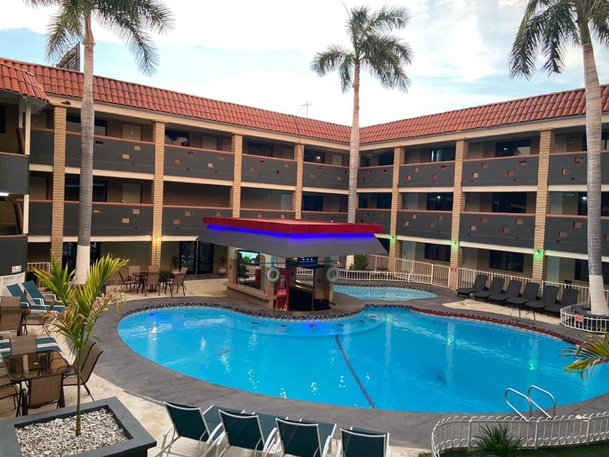 Hotel La Finca Эрмосильо Экстерьер фото